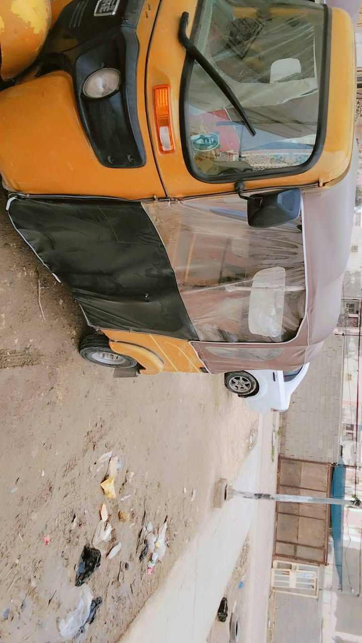 السلام عليكم
21 للبيع اوراق لونين 
السعر 6 او 100 او بيها مجال
التواصل ***********
