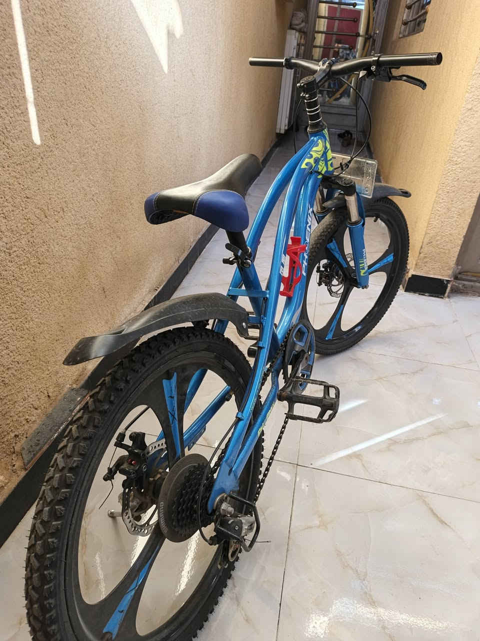 بايسكل جبلي استخدام جدا قليل فقط التحكم بالعكرب عاطل للاستفسار *********** غير متواجد على الفيس السعر ٩٠ الف وبي مجال قليل
