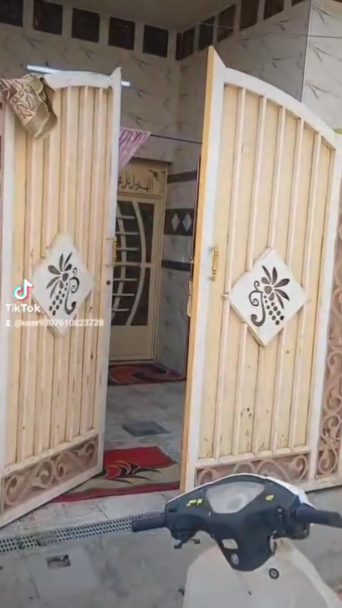 السلام عليكم 
مشتمل كلك للبيع المساحة ١٣٥ متر الموقع شطيطة كامل الخدمة 
يحتوي ع ٢ غرف نوم ومطبخ واستقبال وصالة وصحيات بناء مرتب وحديث 
                  مكتب الحسيني 
بأدارة السيد زيد و السيد عبدالله الحسيني
                   ***********
