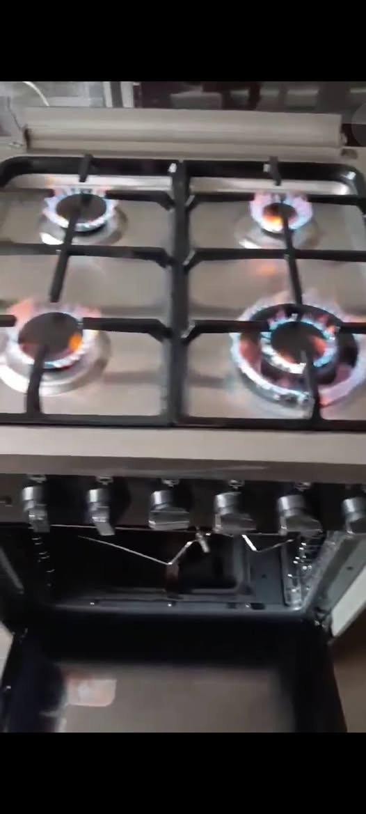 طباخ ايطالي نضيف جدا ب١٥٠ قفل للبيع السريع  تواصل على الرقم ***********
