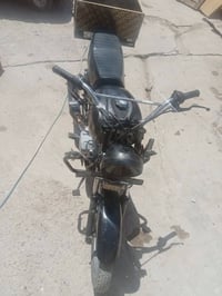 دراجه شغاله كلشي مابيها للبيع ماعرف اسمها مابيها اوراق ب125قفل شغاله م...