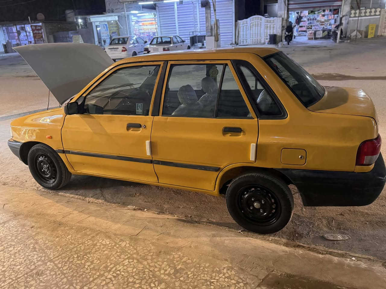 السلام عليكم للبيع موديل 2015
مصفره هيه وغرمات بسمنا مكينه وكير جدد 
السعر33 العنوان حله مركز الا تصال***********
