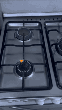 السلام عليكم عندي كاونتر وطباخ خمس عيون شغال وميز طعام 
الكاونتر الارضي ٣ مترات والتعليك مترتين والسنك متر وكلهن سعرهن ٣٥٠
 للتواصل *********** وبيهن مجال
