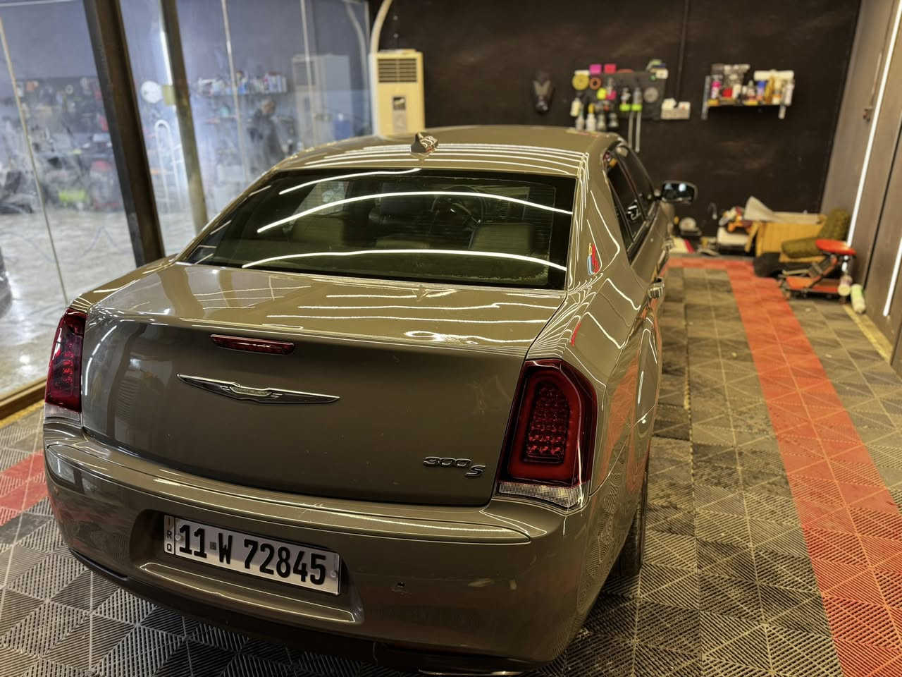 موديل 2019 كفالة عامة كارت فقط موضح بالتقرير
مواصفات s بدون بانوراما السيارة جاهزة من كلشي لون سمنتي بغداد باسمي 
داخل جلد اسود نظام تدفئة مقاعد ومري جانبية 
نظام قيادة سبورت وعادي 
ماشية 79 الف ميل 
السعر 270$ وبيها مجال قليل ماكو نفس موديلها ونظافتها بهذا السعر 
للبيع او مراوس باقل
مكانها النجف
***********
