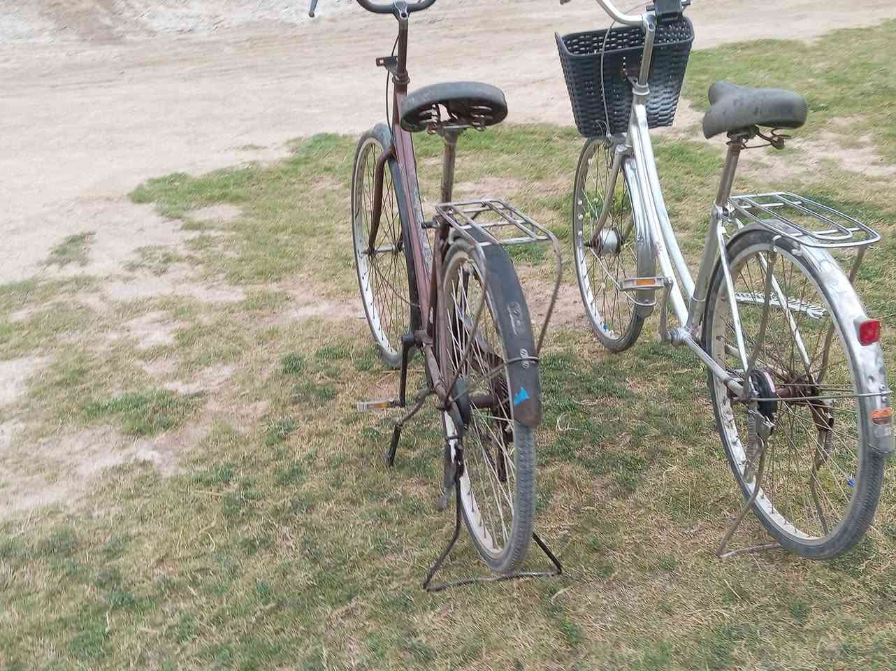 ألسلام عليكم بايسكلات البيع حجم ٢٦ مكان الصويره على طريق المطار الرقم ***********
