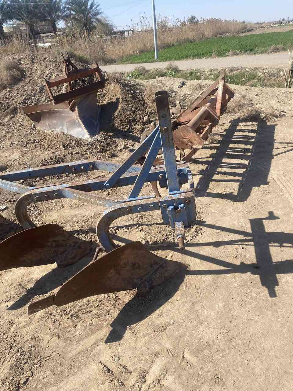 عربانة للبيع قلاب مع معدات فدان خرماشة ديجر للاستفسار ***********     ‭0751 947 3645‬
