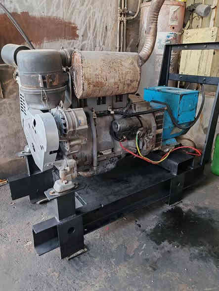 مولد دويز ثلاثة بستم
نوزل قلم حلواني 
دينمو طبگ 31 KV
السعر 22
***********
