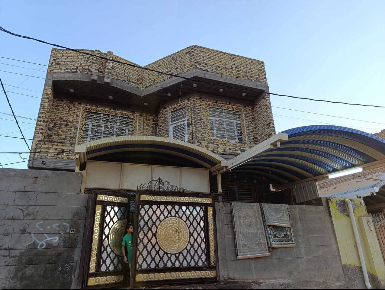 يالله يارزاق 🤍 السعر 205 مليون(205,000,000)
🏡 بيت للبيع – الإسكان القديم
📍 بشارع مركز النهضة – مقابل مجمع السبطين الجديد
📐 المساحة: 135 متر
🏠 البيت ركن وبناء جديد
📜 طابو صرف
✨ تفاصيل البيت:
▫️ الطابق الأول:
غرفة نوم داخلها حمام، صالة، مطبخ، براني كبير، حمام وصحيات خارجية، وتواليت ثاني بالمنور الخلفي
▫️ الطابق الثاني:
3 غرف
غرفتين كبار وغرفة وسط
وإحدى الغرف بيها حمام
💎 البيت متعوب عليه ومستخدم بيه أجود أنواع السيراميك
🚰 المنطقة مبلطة جديدة وتأهيل ماء ومجاري جديد و إنارة للشوارع 
📍 موقع مميز 
السعر 205 مليون. 

📞 للاستفسار خاص أو الاتصال: ‏‪***********‬‏
