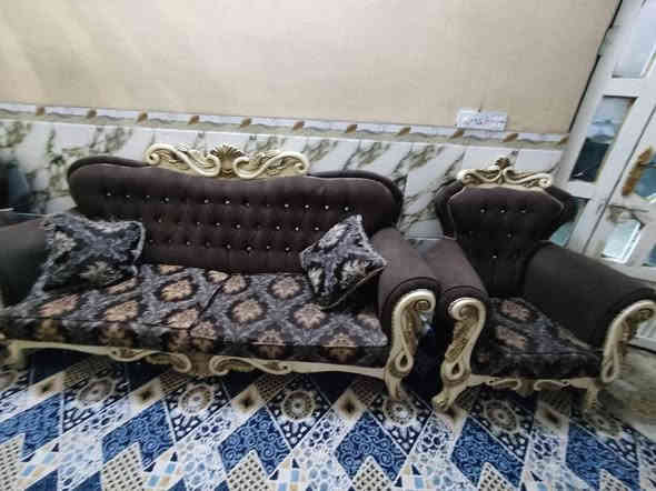 السلام عليكم طخم قنفات ملكي ست قطع عشر مقاعد نضيف كلش الشراي يتصل مكاني ابو رمانه *********** عمارة
