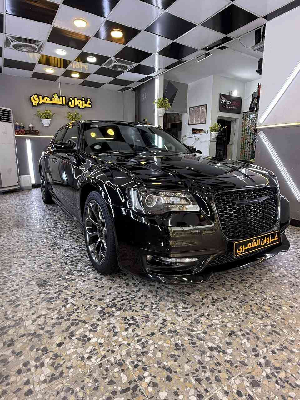السلام عليكم 
كلايسلر اوبامه 300S 
2018 
السياره داخله كلين 
نطخت عندي هنا باب نصبغ 
السياره جديده لووك حداديه جديد 
تايرات جديد قبل شهر بدلتهن كلهن 
السياره مال متتصرف ولا فلس عليه 
ماشيه 105 حقيقي. على ايدي 
مكينه وكير كفااله 
بالعافيه على الي ياخذهه 
رقم سليمانيه تحول بسم المشتري
ما يحتاج اذكر موصفات S 
*********** 
للمعلومه السياره بنورامه  

السعر 240$
