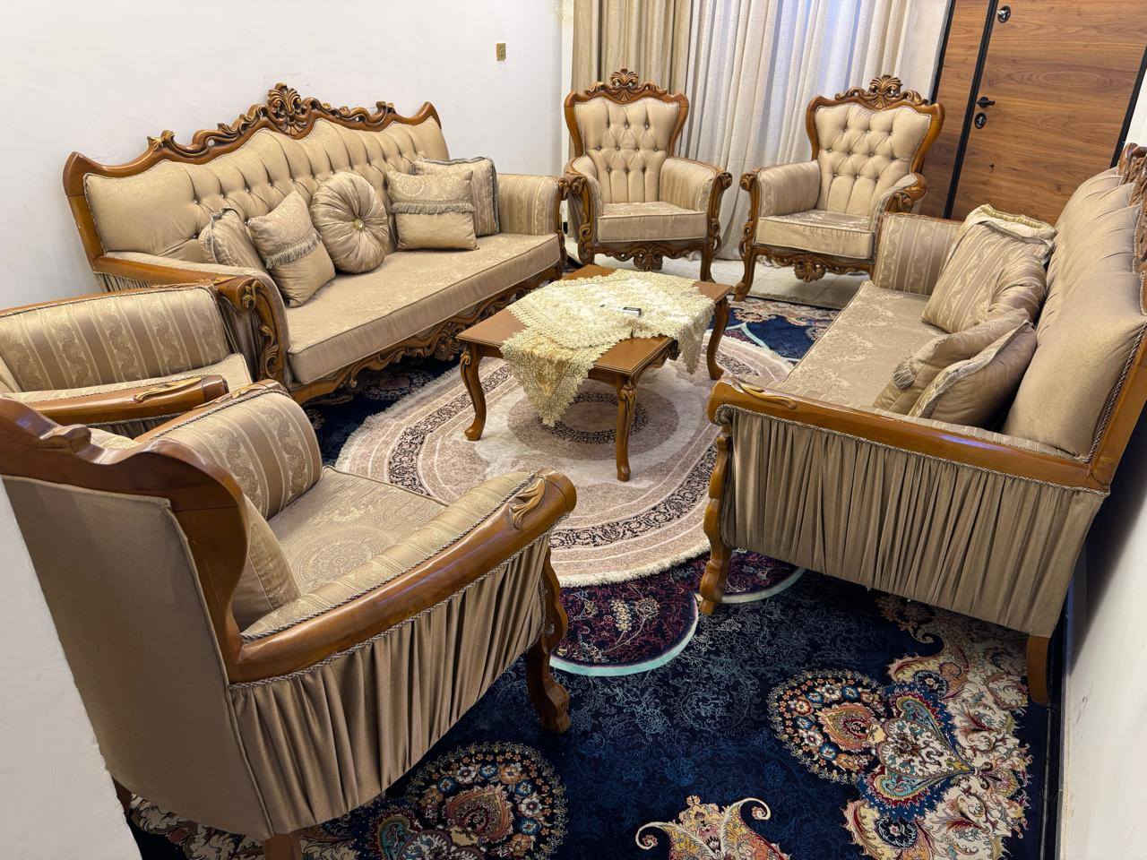 تخم ملكي 10مقاعد طبله وسطيه نظافة 100/100للتواصل ***********
