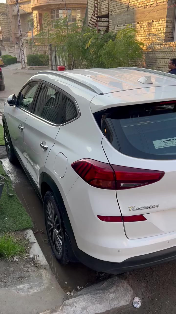 السلام عليكم
توسان 2020 وارد خليجي
محرك 2000
رقم بغداد 
السيارة ماشية 79 الف فقط
فول مواصفات عدا الفتحه 
مري شفط كشنات كهرباء 
٣ وضعيات قيادة سبورت ومعتدل واقتصادي 
السيارة بيها بارد شبرين بالصندوق ( الجنطه ) فقط 
سيارة مال بيت نضافة 100%
السعر 205 
مكاني بغداد حي العدل 
للتواصل ***********
