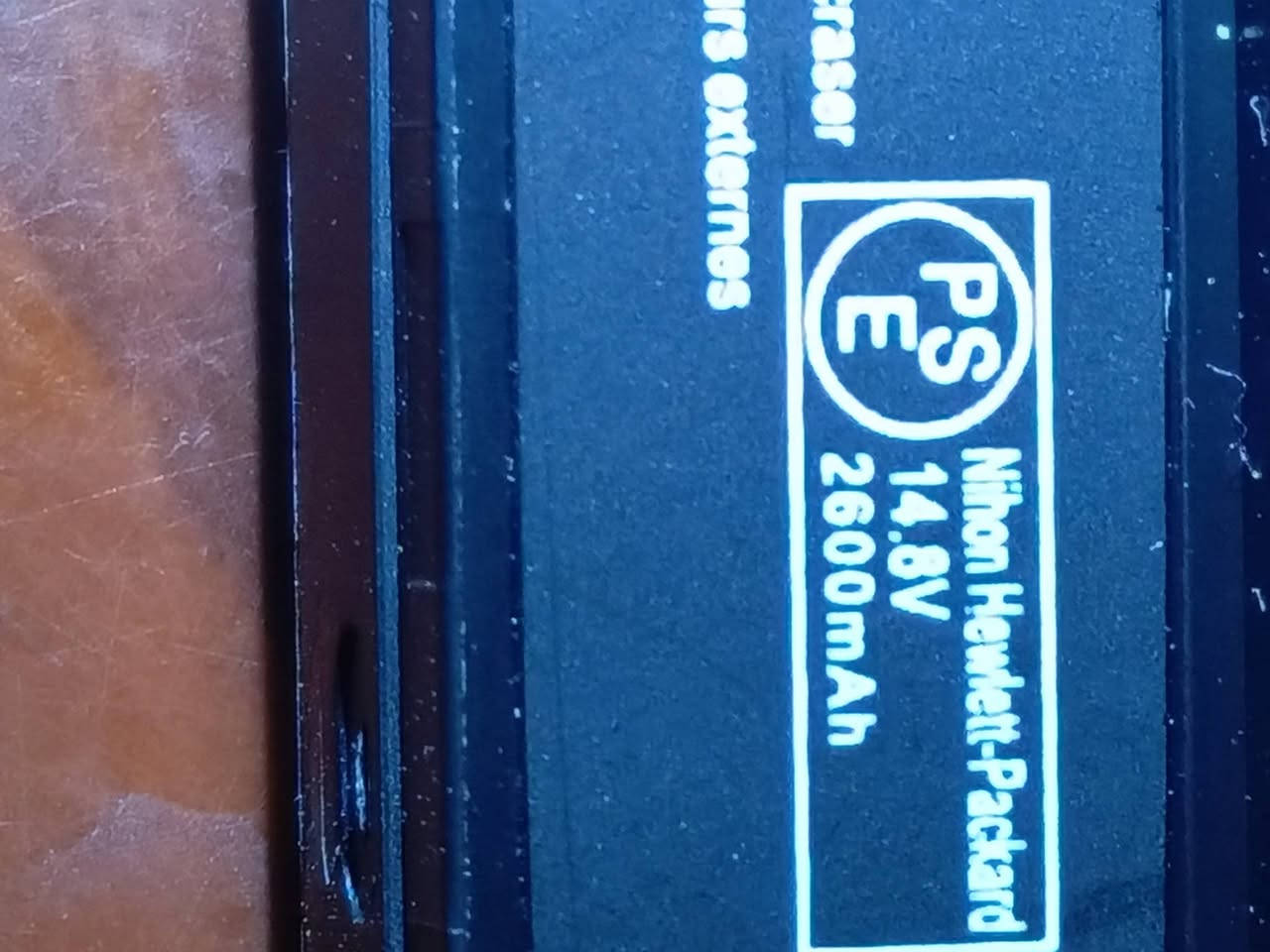 هذا المنتج عبارة عن بطارية كمبيوتر محمول من نوع ليثيوم أيون (Li-ion) لطرازات HP، وتحديداً موديل HS04.
السعة: تتراوح عادةً بين 2670 مللي أمبير/ساعة و2800 مللي أمبير/ساعة حسب الشركة المصنعة. 

الجهد الكهربائي: 14.8 فولت تقريباً. 

التوافق: متوافقة مع مجموعة واسعة من أجهزة HP Notebook مثل سلاسل 240 G4، 250 G4، و Pavilion 15. 

ميزات الأمان: تحتوي على حماية ضد الشحن الزائد والدوائر القصيرة.


**إذا كنت صاحب هذا الإعلان وتريد حذفه لأي سبب، رجاءا أرسل رسالة إلى الدعم الفني**