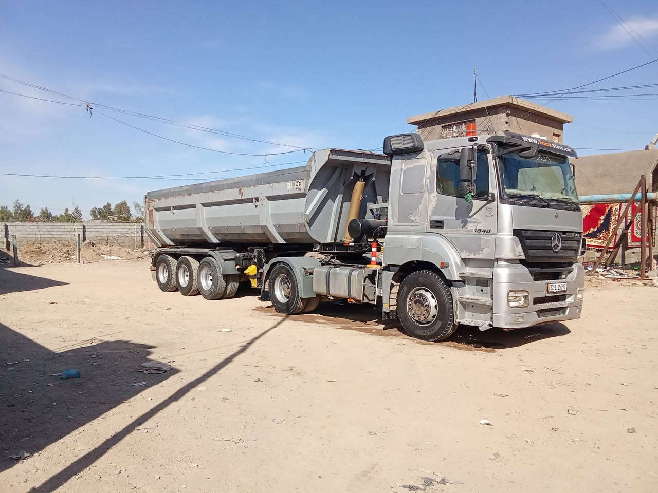 السلام عليكم
للبيع اكسور موديل 2005 حجم 1840سنويه جديد باسمي لحد 31 مربوطه 3 لوحات مكينه لاصرف لا بخار كير عادي اكسل شرط تخم تاير راس او عربانه 
عربانه بابان جديده ذرعه 23متر دناكير 14 اثنين سبرنك او واحد تعليك سياره كامله 
الاستفسار عن 
 ***********
***********
