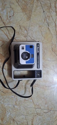 عندي هاي كامره انتيكه نادره  صنع امريكي وتاريخ 1977 عارضها للبيع شكد ت...