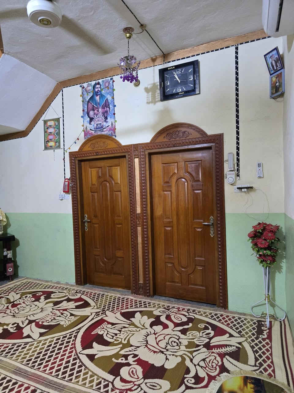 ١٤٠م في دور الشيب قرب الزراعة طابق واحد غرفتين نوم بناء حلو ومرتب للبيع بسعر معقول ***********
***********
