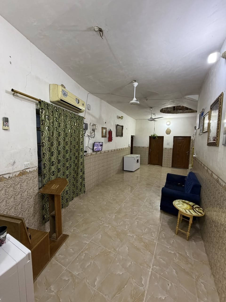 السلام عليكم بيت. مساحه 250 متر  بناء جديد طابوك اربع غرف نوم  موقعه السواده الشارع الجديد يبعد عن الشارع 250 متر عل شارعين  يبعد عن مقام الحر كيلوين خدمات كامله ينباع هو واثاثه السعر 130 وبي مجال بسيط الاستفسار ***********
***********
