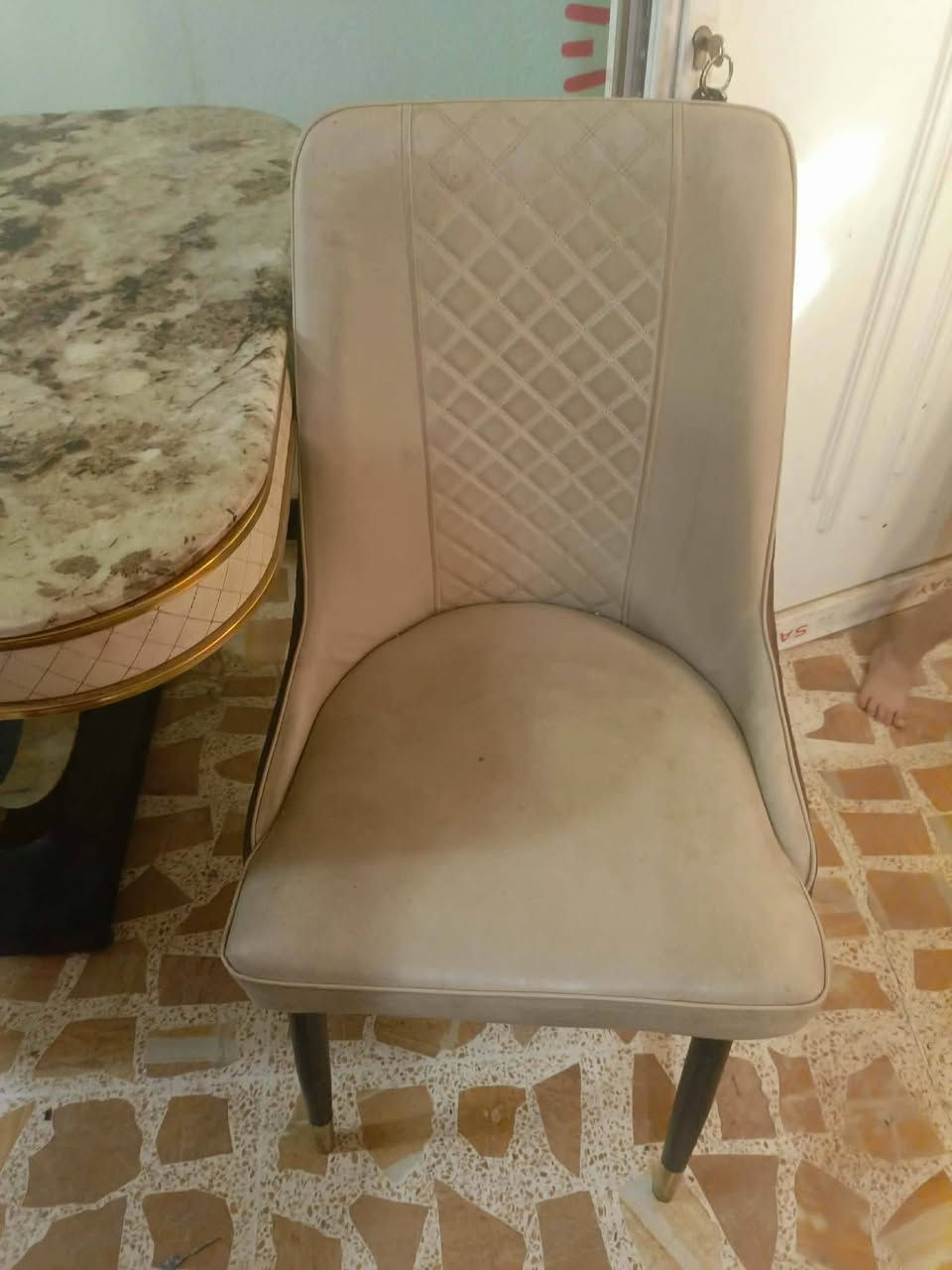 ميز مرمر مع 6 كراسي للبيع سعر 500 وبي مجال العنوان بعقوبه الشراي خاص


**إذا كنت صاحب هذا الإعلان وتريد حذفه لأي سبب، رجاءا أرسل رسالة إلى الدعم الفني**
