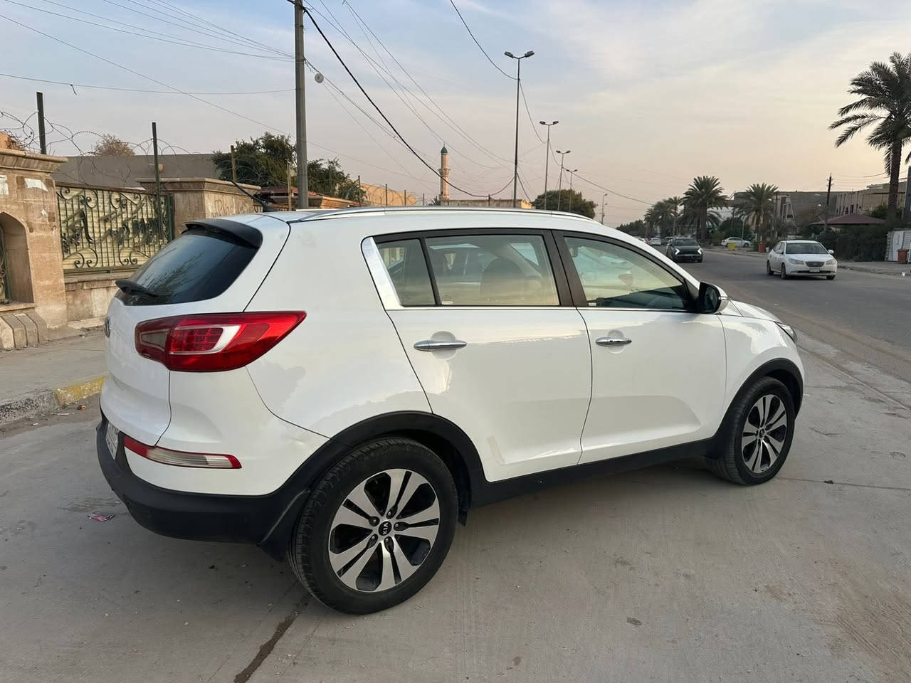 سبورتج 2012 خليجي
@140$
السياره فول 
بصمه بانوراما تحكم 
بيه صبغ جوه قبغ بانزين 
ماشية 213 كم 
( المكينة مفتوحة ) 
مكان سياره بغداد العامرية 
رقم ***********
