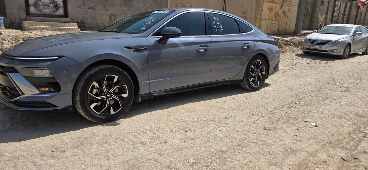 السلام عليكم هونداي سوناتا موديل 2025 ماشيه 5000 كيلو حادثها مثل ماواضح بالصور بدون تبديل صبغ بنيد وشبر من الجاملغ الامامي بسمي بدون رقم ارباك استيرن للإستفسار *********** /// ***********
