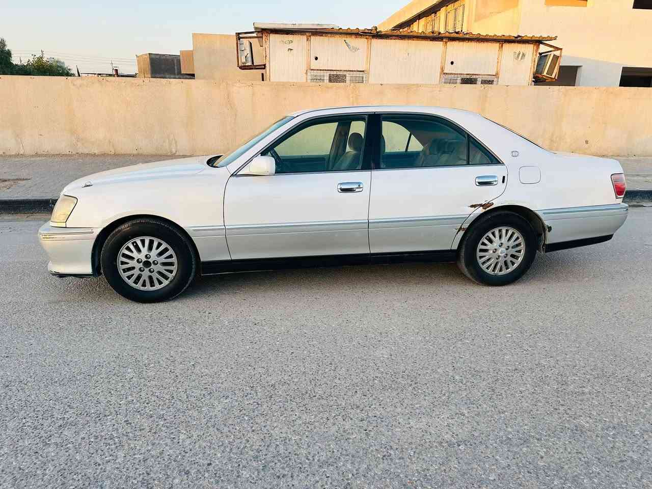 تويوتا كراون (جنون)
محرك VVT 25000 

دگمة وحدة موديل 2000

رقم بصرة انگليزي تحويل ثاني يوم 

موقع : البصرة / قضاء القرنة 

***********
