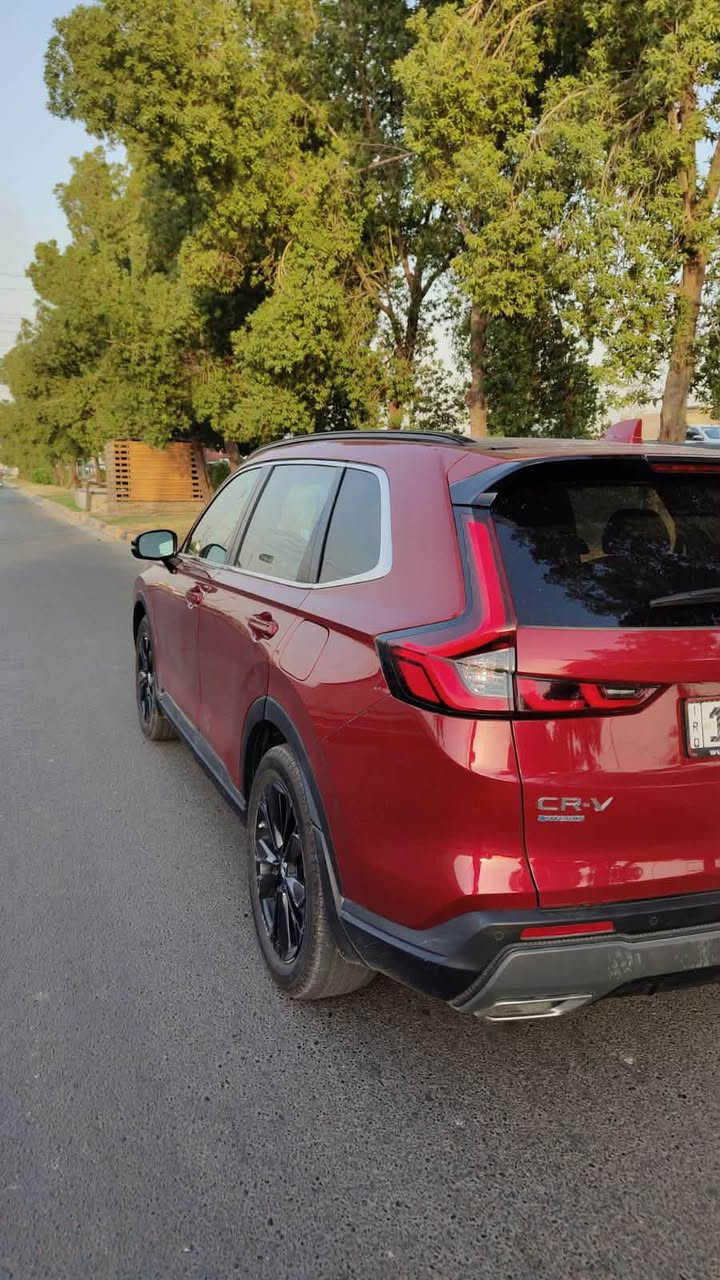 السلام عليكم للبيع هوندا CR-V وارد امريكي
حادثه ٤ بيبان صطحيه وطخه خفيفه بالجاملغ البيبان نفسه مصلحه 
هايبرد مكينه ٢٠٠٠

المواصفات 

بونراما 

بصمه 

تشغيل عن بعد 

كشنات تدفئه 

ستيرن تدفئه 

كشنات جلد 

كشنات كهرباء 

صندوك كهرباء 

تبريد قطعتين 

حساسات امامي خلفي 

رادار امامي 

رادار خلفي 

ورادار جانبي 

بصمتين بيه السياره 

الصندوك بالرجل ينفتح 

لايت فول LED

مكاني بغداد نفق الشرطه 

***********

السعر ١٨٥ وبيه مجال بسيط
