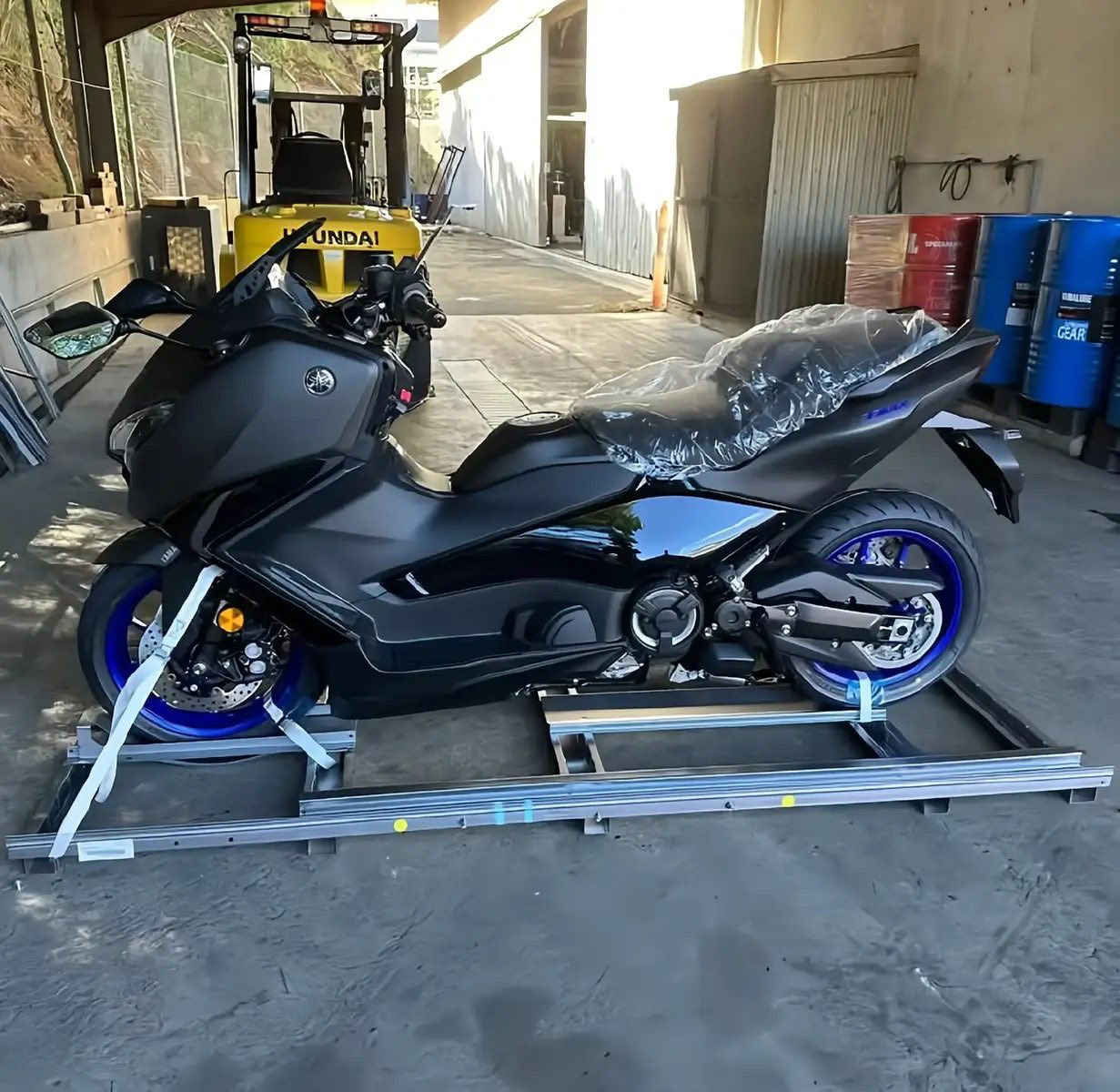 السلام عليكم اخواني 👋🏻✨
الي يحب يستورد دراجات او ادوات مال دراجات كافه نستوردها الكم والي يحب يشوف هاي قطع دراجات تي ماكس tmax موديل 26 مواصفاتها معروفه مال رمبه جديد الي يحب يستورد دراجه او اكثرر الدراجه اوراقها كامله وغراضها كامله وبيها ضمان سنه  تدخل باسمك وتترقم سعر الدراجه 220 ورقه وبيها مجال بس العليك تدفع 6 ورقات فلوس الشحن من اليابان لحد متوصل الباب بيتك تدفع الباقي والشحن يطول من 24 يوم الى 30 يوم الي يحب يتفضل خاص او يراسلني على الواتس اب *********** ونتفق على التفاصيل 😇🤍

#العراق #اليابان #دراجات #اكسبلور  #ترند
