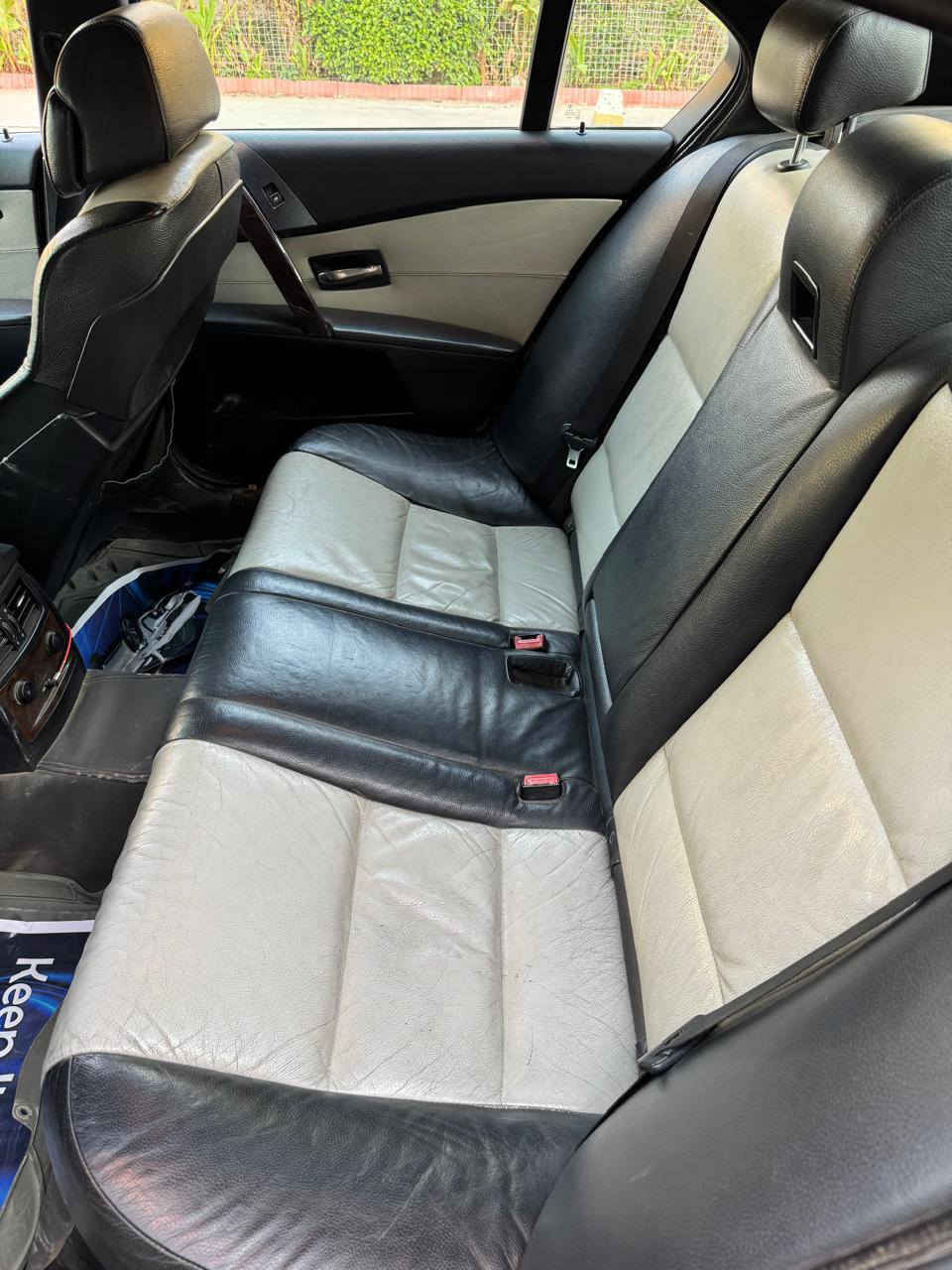 السلام عليكم 
٢٠٠٧  530 I
السياره صبغ عام 
فول مواصفات 
صوره حادثها بأمريكا مرفق ويه الصور 
نقوصاتها كلش بسيطه 
١١٠ وبيها مجال بسيط 
للتواصل ***********
