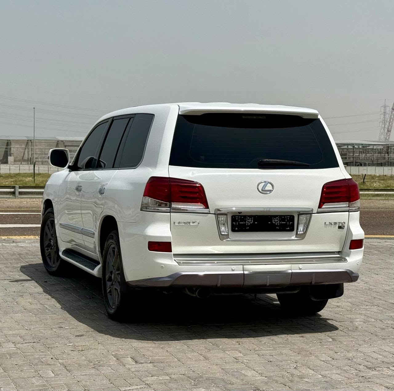 ستيشن لكزس LX570 
خليجي
موديل 2014
7مقاعد 
فل اوبشن 
فتحة سقف + مقاعد جلد 
مثبت سرعه + مري كهربا 
تبريد وتسخين كراسي + ثلاجة 
كراسي  كهربا  + ذاكرة مقاعد 
ممشى 242000 كم
مسرفس كامل
جاهز للتسجيل
بدون اي اعطال او مشاكل
بحالة ممتازة جدا
 مطلوب 88,000 درهم 
قابل لتفاوض الشارقة, الإمارات العربية المتحدة


**إذا كنت صاحب هذا الإعلان وتريد حذفه لأي سبب، رجاءا أرسل رسالة إلى الدعم الفني**
