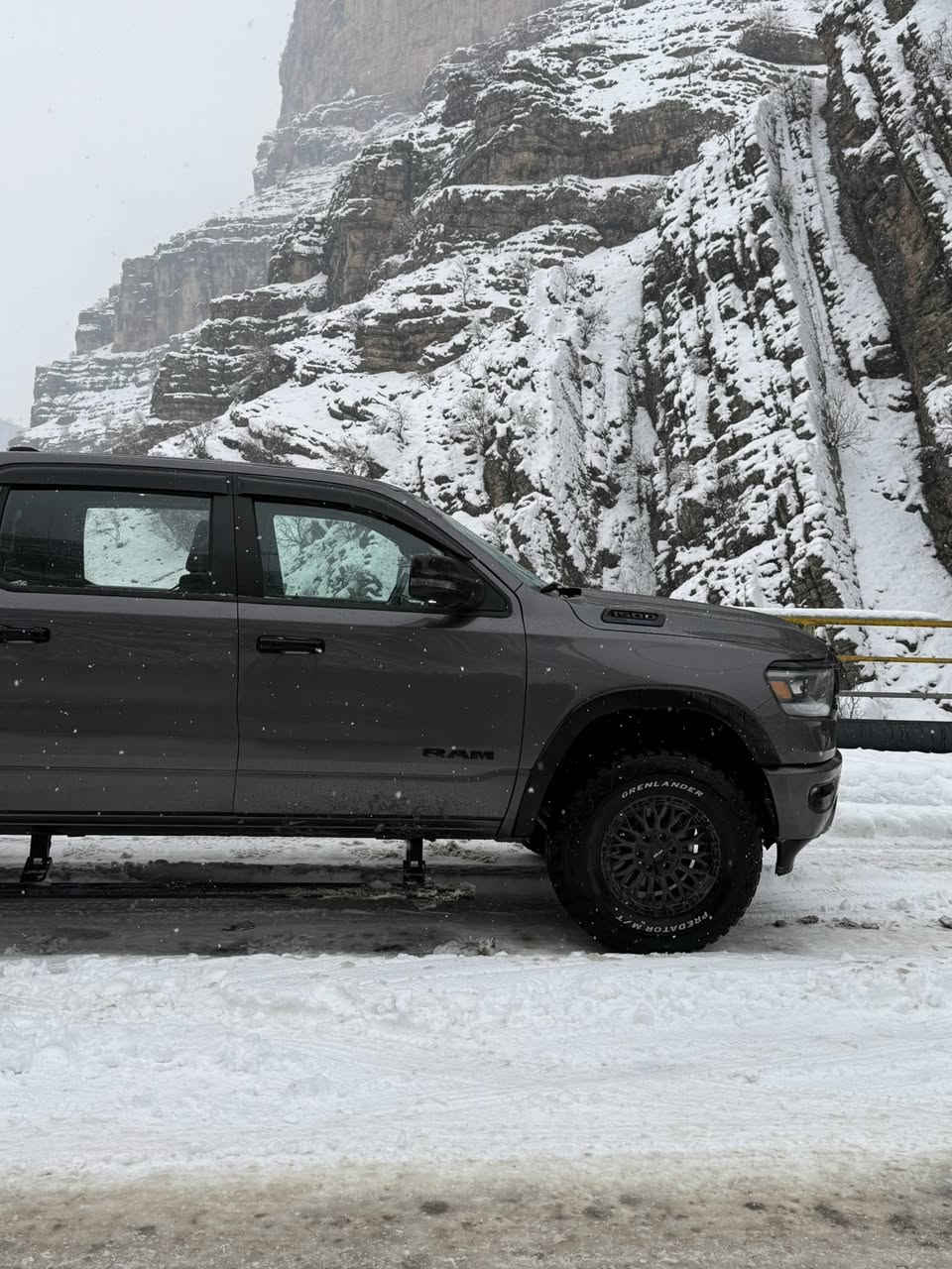 السلام عليكم
رام بك هورن باب طويل بدي قصير بلاك توب اصل
الموديل 2023 اني المستورد السياره جديده واي نقص مابيها
رقم بغداد شبه مميز بأسمي
ماشيه 28 ألف
بانوراما 
فور ويل
دوس كهرباء
رادار امامي خلفي
حساس امامي خلفي
شاشه تيسلا
لايت و بك لايت لد بلادي وزنون
مرفعه 3 انج
غطاء بدي 4 قطع سلم
محجر trx
نفخات جاملغ
ويل وتاير جدد والبلادي موجود
صور الحادث بالمنشور الصبغ صفحه عكس السايق بدون اي دواخل 
السعر 395 ورقه 
عنواني السيديه
للاستفسار ***********
