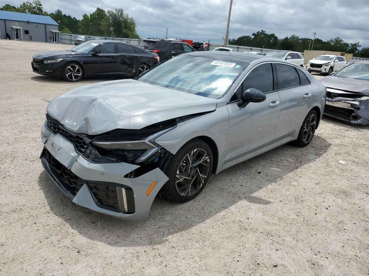 للبيع سياره مرقمه واجاهزه دخول كتاب شهداء سياره هاذه حادثه غيرهم ماكو  مواصفاته
للبيع – كيا K5 GT-Line 2025

فول فول مواصفات  بصمة بانورنما 

الحادث : موضح بلصور

المواصفات:

 • الموديل: 2025 الشكل الجديد 

 • اللون : اسمنتي

 • الفئة: GT-Line فول بانوراما

 •  أوتوماتيك 8 سرعات

 • المحرك: 4 سلندر  سعة 2.5 

 • شاشة لمس كبيرة متصلة الكترونية (قياس 10.25 )

 • نظام ملاحة GPS

 • نظام صوتي فاخر 

        . شاشة دشبول ديجتل إلكتروني 

 • بلوتوث + تايب سي + أبل كاربلاي + أندرويد أوتو لاسلكي بدون كيبل 

 • شحن لاسلكي للجوال

 • دخول وتشغيل ذكي (بصمة)

 • تشغيل عن بعد

 • مقاعد السائق كهرباء

 • تسخين المقاعد

 • نظام تكييف مزدوج 

 • إضاءة داخلية LED

 • نظام اختيار وضعيات القيادة (Eco - Sport - Comfort وغيرها)

 • حساسات أمامية وخلفية 360 درجة

 • كاميرا خلفية عالية الدقة

 • جنوط رياضية مقاس 18 إنش

 • أنوار أمامية LED بالكامل

 • أنوار نهارية DRL

 • أنوار خلفية لد متصلة 

 • مرايا كهربائية مع إشارات

 • زوائد رياضية GT-Line

 • نظام تنيبه السائق 

 • حساسات مطر وتحكم أوتوماتيكي بالمساحات

 • نظام إضاءة أمامية اوتماتيك

 • نظام مانع انغلاق المكابح (ABS)

 • نظام الثبات الإلكتروني (ESP)

 • نظام المساعدة في صعود المرتفعات

 • نظام مراقبة ضغط الإطارات (TPMS)

 • نظام تحذير التصادم الأمامي

 • نظام الكبح التلقائي في الطوارئ (توقف ذاتي) 

 • نظام القياده الشبه ذاتيه

 • نظام الحفاظ على المسافه الامنه

 • نظام التنبيه عند الخروج عن المسار

 • نظام المحافظة على المسار

 • نظام مراقبة النقطة العمياء

 • فرامل يد كهربائية مع Auto Hold

        .      إطفاء السيارة اوتوماتيكيا 

والكثير من المواصفات الاخرى

سعر 225 وبيه مجال بسيط 

رقم ***********
