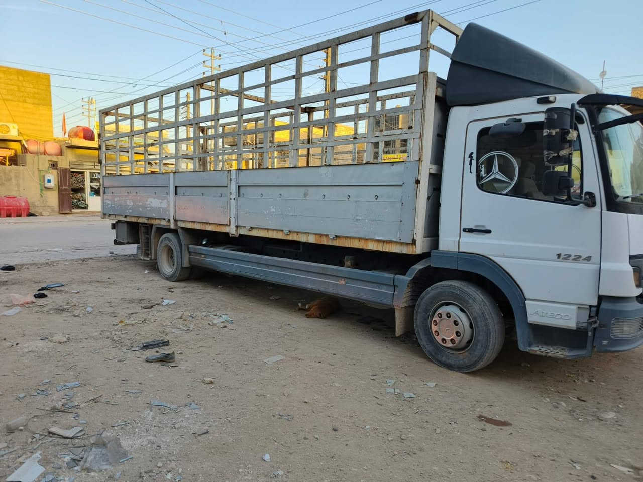 السلام عليكم اخوان  اتيكو للبيع طول ٨ م
٦ بستم
٦ نمره
٨ برغي
 التواصل  ***********
