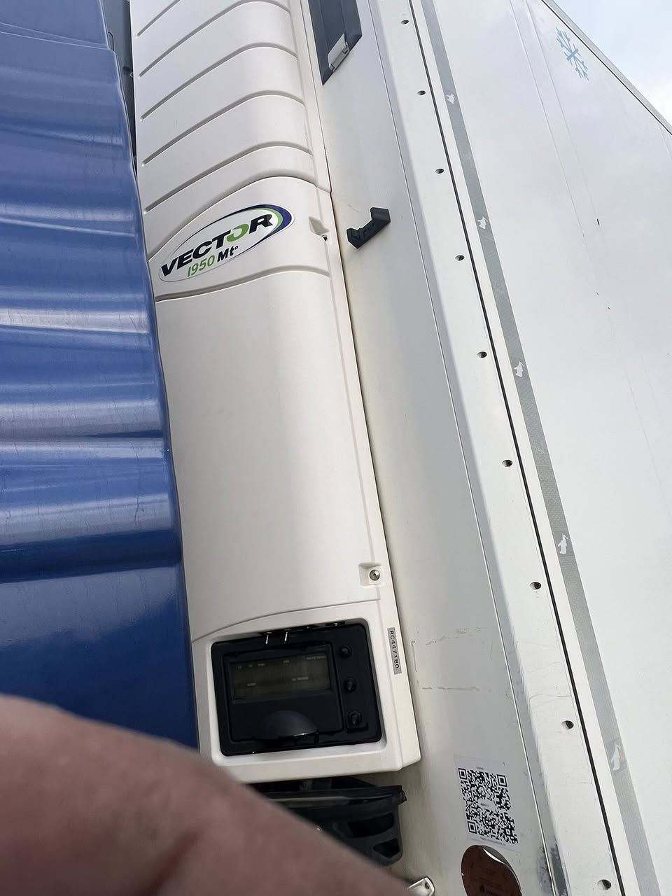 للبيع براد  شمتز  موديل 2015   سمك 5  جهاز كارير 1950 دسك عل بره  دخول جديد منفيس شمالي السعر 160ورقه        للاستفسار *********** العنوان بغداد
