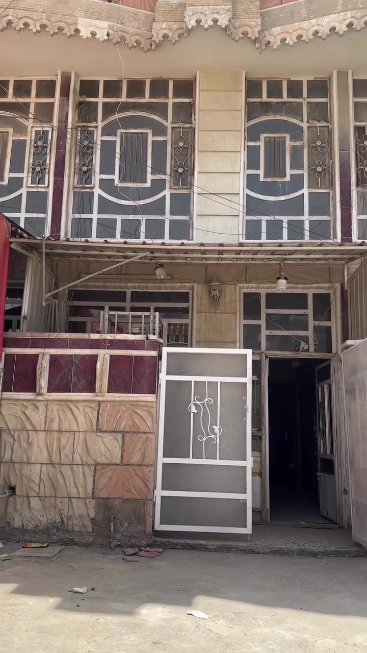 🏠🏠مشتمل للبيع
مساحه 50
🔸واجهة 4
🔸يحتوي على استقبال ومطبخ و2نوم وخدمات
🔸الموقع الشعب سوك شلال بشارع مضمد وصفي  
🔸للاستفسار/ ***********             
🔸او مراجعه مكتب دلاليه العامري🔸 
🔸موقع المكتب/ الشعب بشارع اسواق فدك🔸

