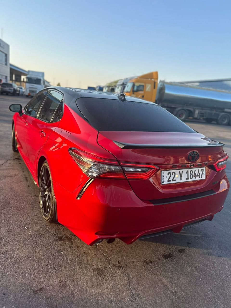 للبيع: تويوتا كامري XSE V6
فول مواصفات 6 سلندر بارنوما فتحة سقف 

 موديل 24 

رقم  شمالي بسمي

--- تفاصيل السيارة:

ماشية فقط 30 ميل – شبه جديدة

فول مواصفات + داتشوو (فتحة سقف بانوراما)

السيارة فقط بنيد 

 مواصفات تويوتا كامري 2024 XSE V6 – المواصفات الكاملة:

 المحرك والأداء:

محرك V6 سعة 3.5 لتر

قوة 301 حصان

قير أوتوماتيك 8 سرعات

نظام دفع أمامي (FWD)

تبديل سرعات من المقود (Paddle Shifters)

نمط قيادة رياضي + عادي + اقتصادي

 الراحة والداخلية:

مقاعد جلد رياضية مع تطريز أحمر

مقاعد أمامية كهربائية مع ذاكرة

تبريد وتسخين للمقاعد الأمامية

فتحة سقف بانورامية (داتشوو)

شاشة كبيرة وسطية تعمل باللمس

شاشة عدادات رقمية

نظام صوتي JBL فاخر

تحكم كامل من المقود

شحن لاسلكي للموبايل

إنارة داخلية محيطية LED

تشغيل بصمة + دخول ذكي

 السلامة والتقنيات:

كاميرا خلفية + حساسات أمامية وخلفية

نظام تثبيت السرعة الذكي (رادار)

تحذير مغادرة المسار

مساعد البقاء في المسار

نظام النقطة العمياء

نظام المكابح التلقائي للطوارئ

وسائد هوائية كاملة

نظام مراقبة ضغط الإطارات (TPMS)

 الخارجية:

تصميم رياضي هجومي

جنوط ألمنيوم مقاس 19 إنش

أنوار أمامية وخلفية LED بالكامل

حساسات أمامية وخلفية

سبويلر خلفي رياضي

فتحات تهوية أمامية

مخرجين عادم مزدوجين (Dual Exhaust)

---

 السيارة جاهزة بالكامل، ما تحتاج أي صرف أو تصليح

 بإمكانك المعاينة والاتصال بأي وقت

***********

سعرها 240 قفل
