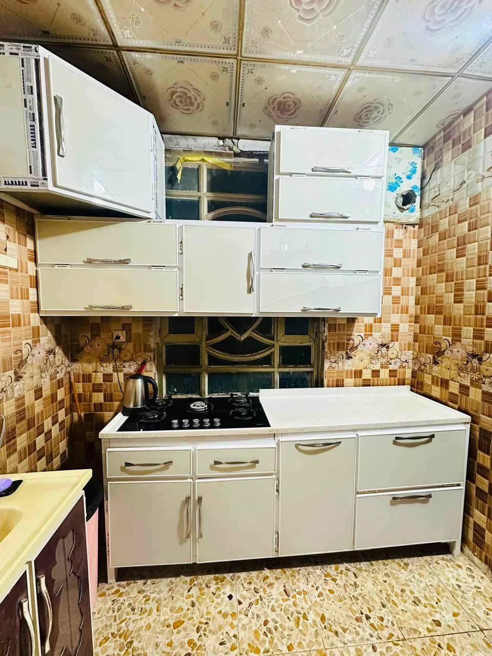 اثاث بيت كامل للبيع
غرفه نوم طابقين صاج عراقي 
ثلاجه استخدام شهرين 
سبلت ٣ طن دبل حاره نوع onax
كاونتر طابقين تعليك و ارضي طباخه منه وبي 
مغسله ام المرايه 
تخم كراسي صاج انتيكه 
بنكات ٢ سقفيات 
للاستفسار ‭***********‬
الناصريه الصالحيه
