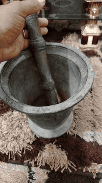 سلام عليكم هاون بغدادي أبو تراجي قطعة تخبل قياس ٢٠ قياس يدة ٣٠ سعر خاص او اتصال *********** مكاني بغداد توجد توصيل
