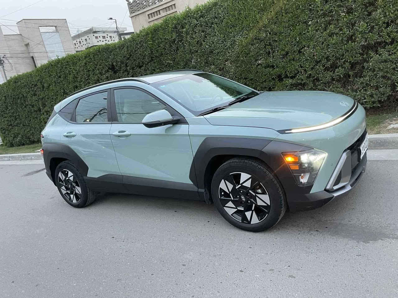 ***********  جديده اخت زيرو 
كونا ٢٠٢٤ 
لون مميز محرك ٢٠٠٠ دوش
 فول مواصفات ماعدا الفتحة /
 بصمة تشغيل عن بعد 
 وترحيب
 / كير تعليك / 
شاشه عله طول الدشبول 
لد امامي خلفي 
حساس امامي خلفي
رادارات جانبية توقف ذاتي 
كامرات دوارة
تدفئه بالكشن 
تبريد امامي خلفي 
 سيارة جديدة وجاهزه مابيها اي نقص
 داخل ابيض 
 ماشيه ١٦ ألف 
حادثها بنيد فقط 
حته دعاميه نفسها
بدون دواخل صور الحادث موجوده
 سنوية بأسمنه
 مكاني بغداد الاعظمية
 السعر ١٧٥ ورقة 
اتصال فقط مكلف بلنشر 
 *********** Colombo, Sri Lanka
