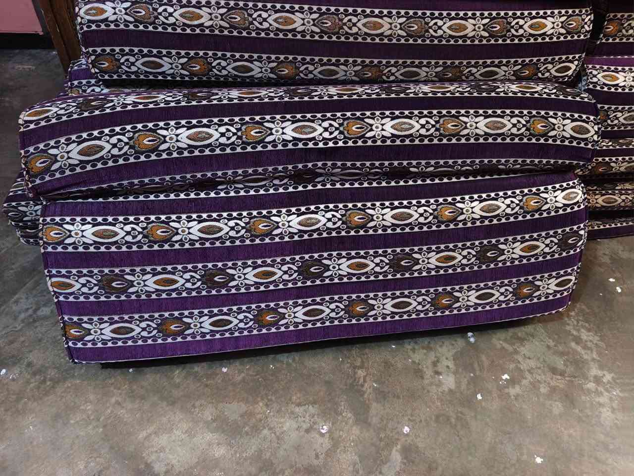 ديوان جلسه عربيه طول 14متر 6دوشك /13توجه ضهر/13مخده رتفاع دوشك5سانتيم ضغط عالي كبس ///السعر400بي مجال /***********

