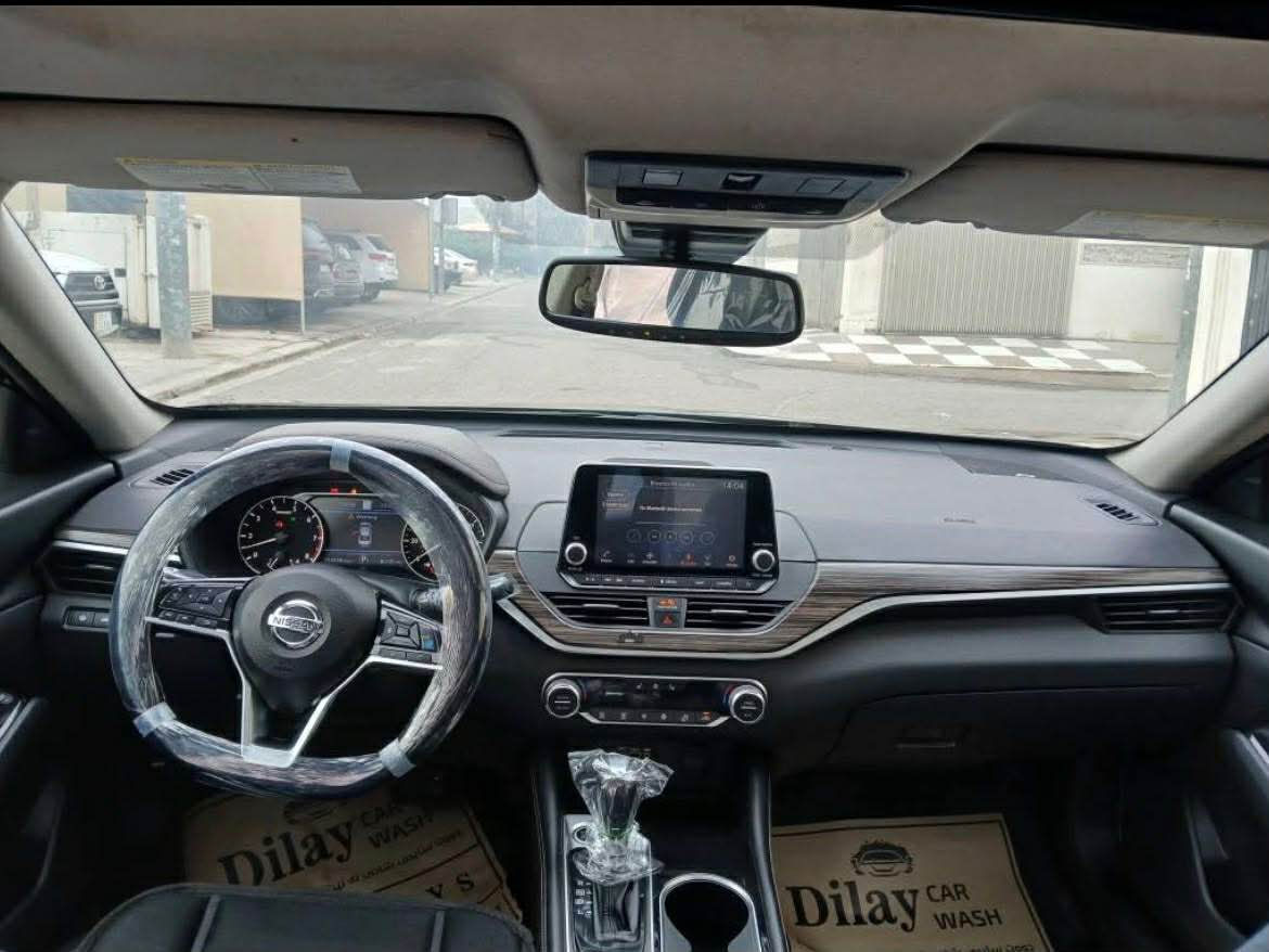 ALTIMA 2020 SL 
فول فول بەسمە سلایت شەغال کوشین جلد کوشین هیتەر شاشە گەورە فول فول سةيارةكة. ٢ پارچةي سبوغة كةمةك ژوري هةية يةك جي ساردي هةية كيرو مةكينةو رادارو بةردي بةشةرت  سةعري ١٣٦ مةجالةكي برايانة  (١٤)وةرةقةش غةرامةي لةسةرة دواي مامةلة دةيكةرينمةوة زانياري زياتر *********** أربيل, العراق
