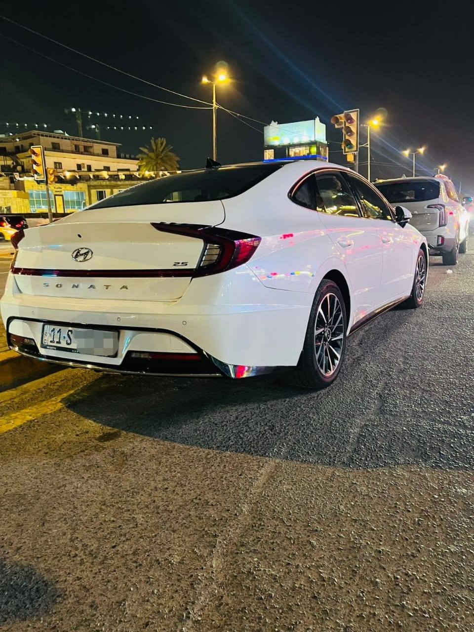 سوناتا ٢٠٢٣ لون ابيض رقم بغداد
وارد خليجي مكفول عدا بارد بسيط بهلال الجاملغ الخلفي موجود بالصور
سيارة باسمي تحويل ثاني يوم 
ماشيه ٧٠ الف كيلو متر
مواصفات
سيارة بانوراما اعلى موصفات 
محرك  (٢.٥ )اربعة سلندر
شاشه كار بلي 
تحكم بل منحدرات
اوتو هولد
كروز تثبيت سرعة
كشنات الأمامية  كهرباء
خمس وضعيات قياده
دخول ذكي
تشغيل عن بعد
كامرا خلفية
حساسات خلفية
حساسات اماميه 
مري كهرباء شفط
كير دكم
بردات خلفية بلادي
كشن جلد بلادي
شفتات ستيرن رياضية
سايد بريك كهرباء
قطعتين تبريد
 ويل ١٨ رياضي السعر ٢٠٩ وبي مجال بسيط
*********** بغداد, العراق
