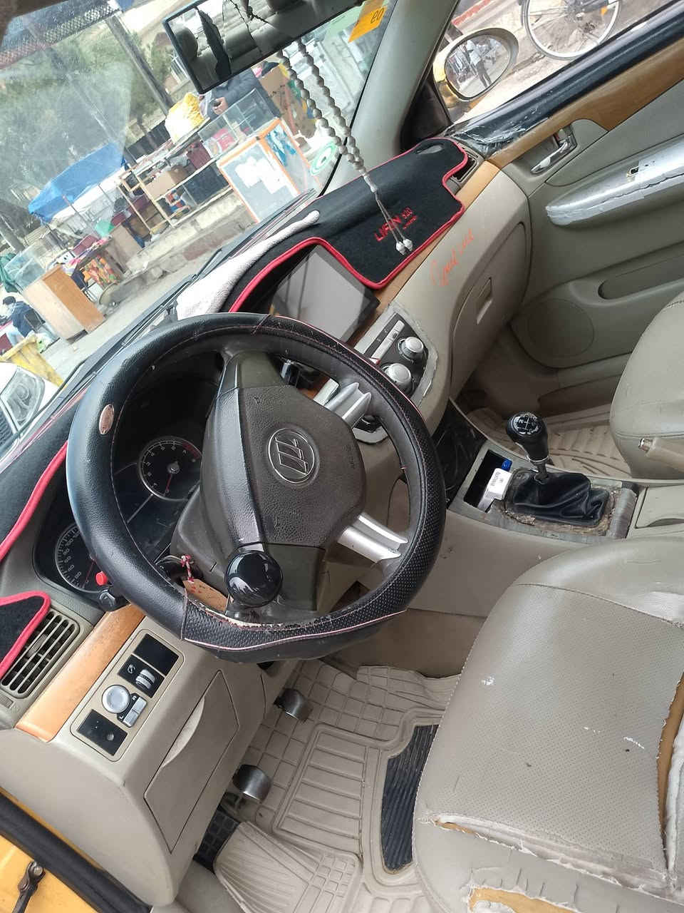 سلام عليكم
ليفان 2010
محرك نظيف /شركه
كير عادي نظيف /شركه
سنويه/2030
هيئه غرامات صفر 
كابون/ماستر
سعر 35بي مجال
واتساب /***********
