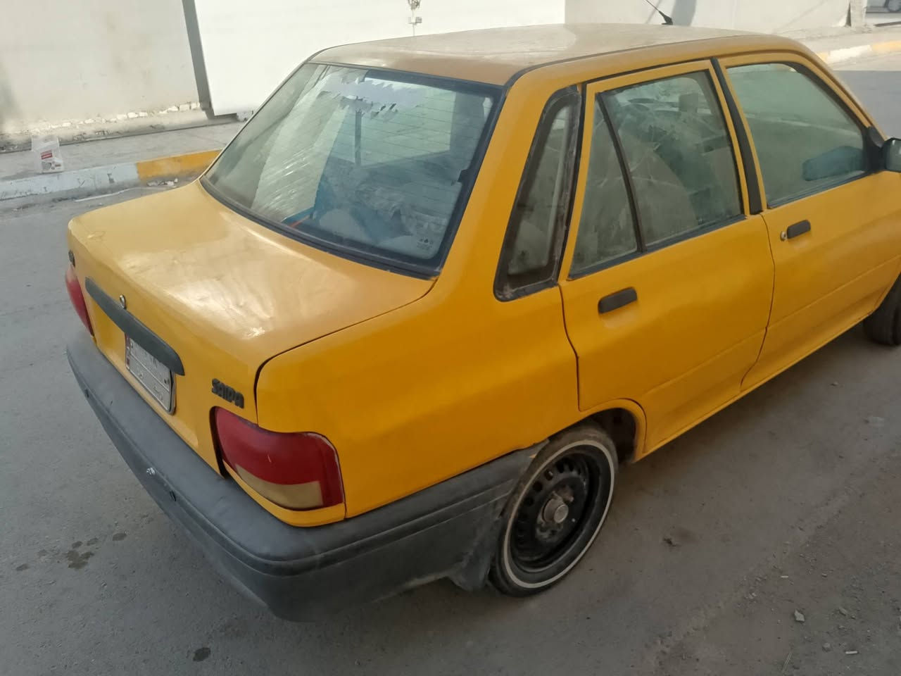 السلام عليكم سايبه للبيع موديل 2011رقم واسط السعر 17ورقه وبيه مجال لاتصال على الرقم ***********
