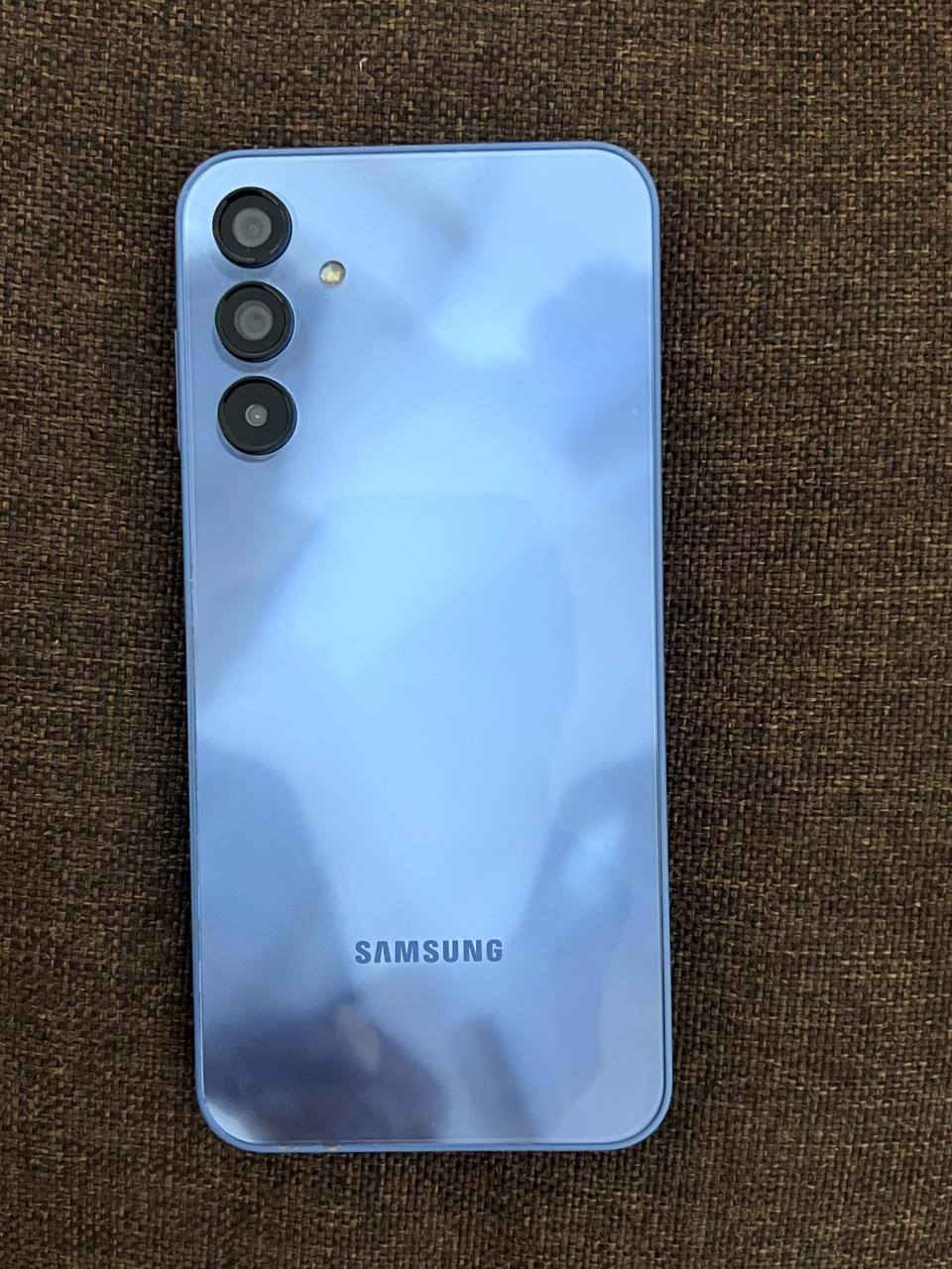 السلام عليكم عندي تليفون للبيع سامسونج اي 15 السعر والاستفسار اتصل على هذا الرقم والواني بغداد حي النصر ***********
