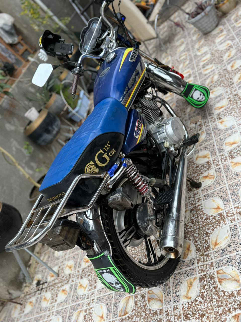 دراجه سيفان مديل 2024  للبيع
دراجه نضيفه مكينه شرط مامفتوح 
تايرات جدد مناقصها برغي أوراق كارتونيه اصوليه
فقط الشاشه واكفه والباقي شغال كله
مكان الدراجه ديالى الخالص
السعر 650 وبيها مجال قليل 
الاستفسار أكثر  ***********
***********
