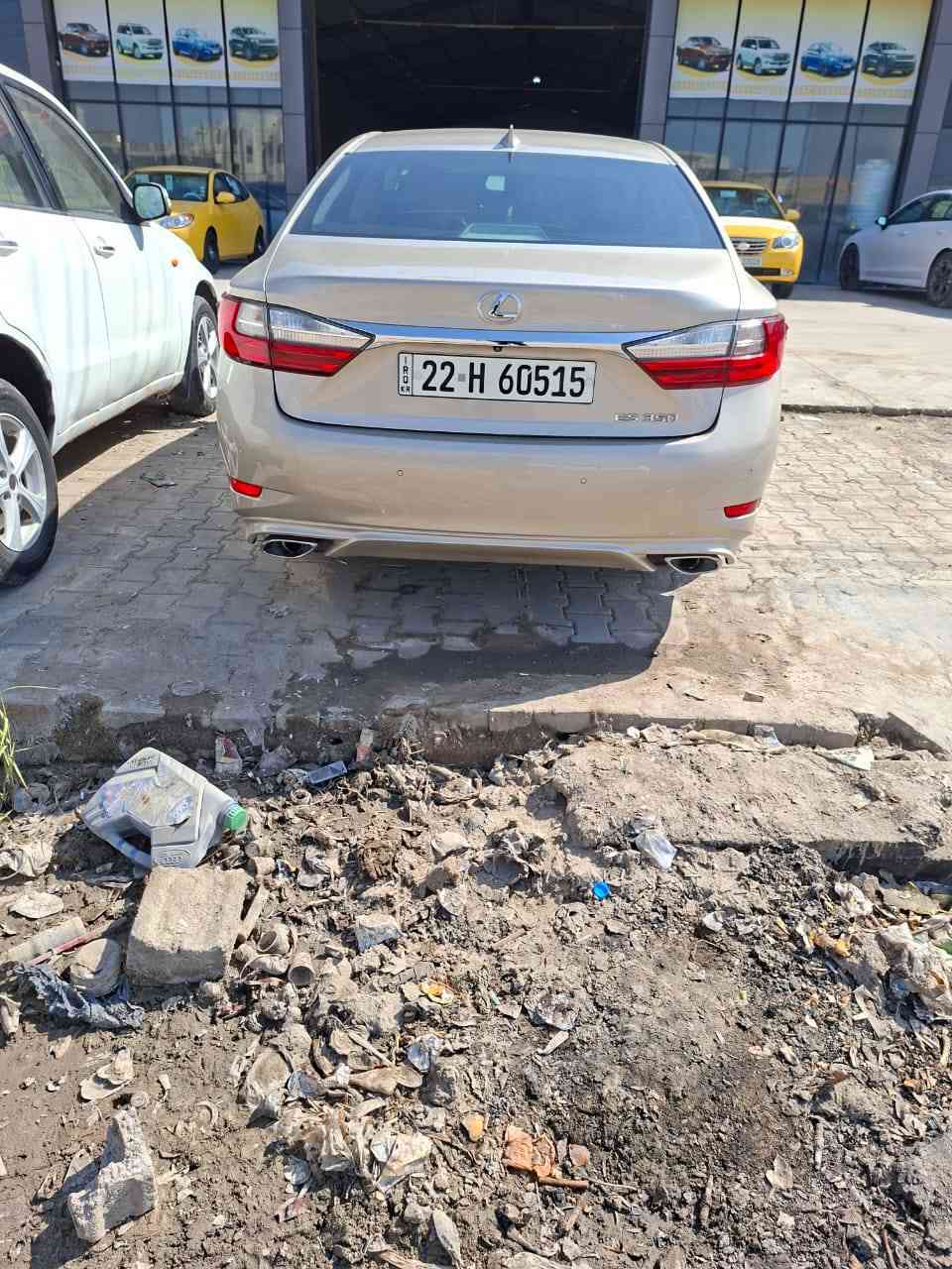 السلام عليكم 
لكزز مديل 2017 سياره جديده خير من الله 
مكينه وكير وحداديه مكفولات 6سلندر 
عدا ضرر السياره بيها كلير صفحه
 السايق فقط كلير بدون معجون
رقم اربيل تحويل ثاني يوم 
مكاني ديالى بعقوبه حي المعلمين داخل معرض الماسه
بدون ارباك شرط
للتواصل ***********
