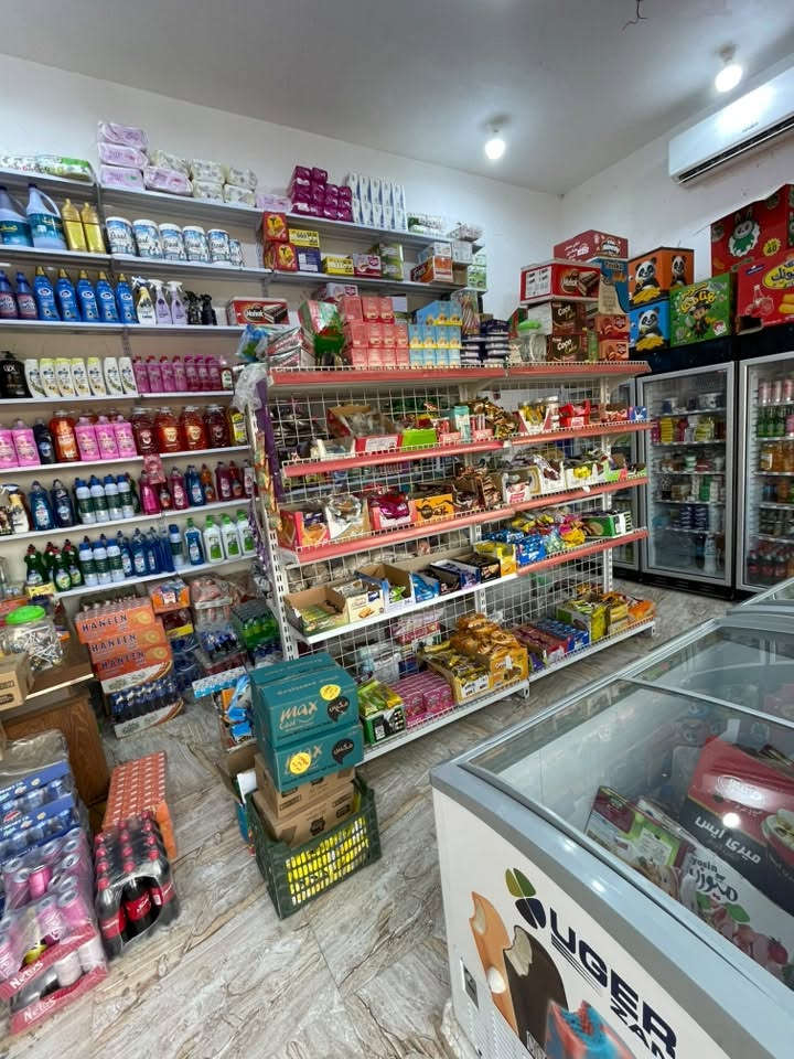 اسواق للبيع الناصرية حي التضحية ،بطحيات عدد ٢ غارضات عدد ٤ ، سلات اجباس عدد ٣ عارضات زاهي عدد ٢ وسلعة بي خير من الله والمحل خير من الله الاتصال على الرقم ***********
