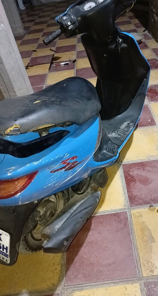 السلام عليكم دراجه فراشه  شغاله مثل ما موضح بالصورة   عنواني حله نادر الثانية الشراي يتصل على الرقم ***********
