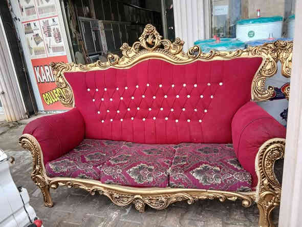 السلام عليكم 
تخم ١٠ مقاعد مكلي نظيف سعر ٢٠٠ نهايته مكان بعقوبه شارع تحرير بهرز مجاور قاعات بيانو مقابيل مستشفى الحياه استفسار ***********
