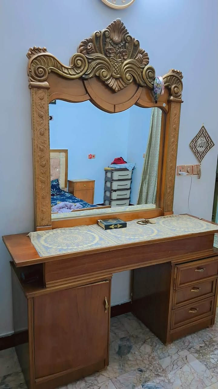 غرفه نوم مستعلمه نظيفه بسعر مناسب للاستفسار واتساب
***********
